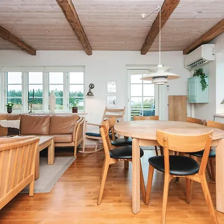 6 Person In Harbo Re Holiday home *